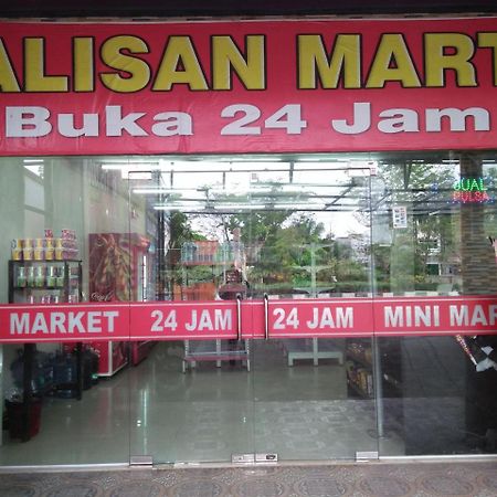Hôtel Wisma Bintang Lima à Pekanbaru Extérieur photo